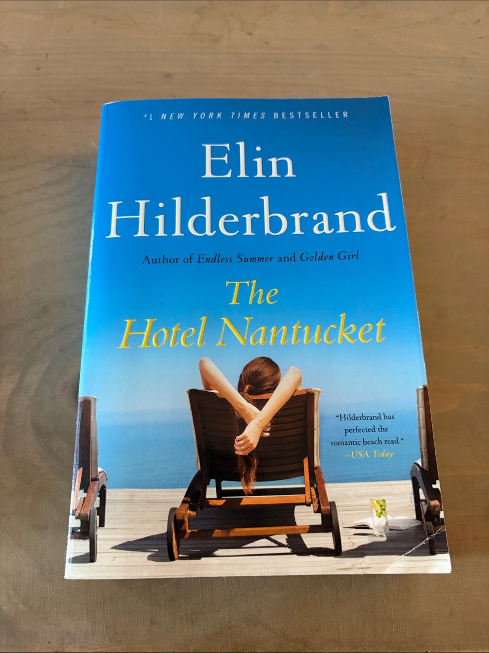 Elin Hilderbrand — The Hotel Nantucket (Blue Cover)